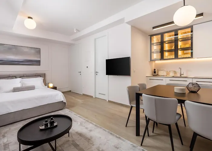 In Center Of * Οπατία